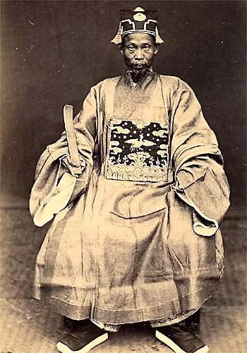 Một viên quan.
