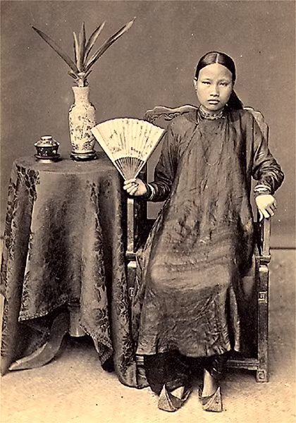 Vợ một viên quan ở Hà Nội.