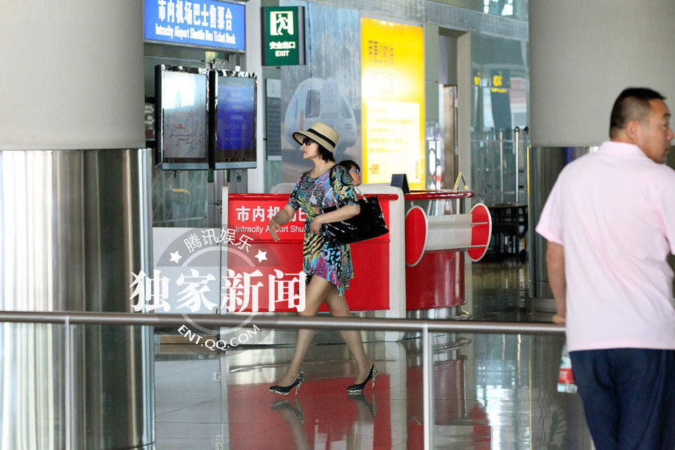Lưu Hiểu Khánh trở thành một trong những người giàu nhất ở Trung Quốc, đứng vị trí thứ 45 trong Danh sách 50 doanh nhân giàu nhất Trung Quốc năm 1999 của Forbes.