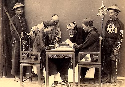 Trí thức và thông dịch viên làm việc cho quan Khâm sứ Hà Nội