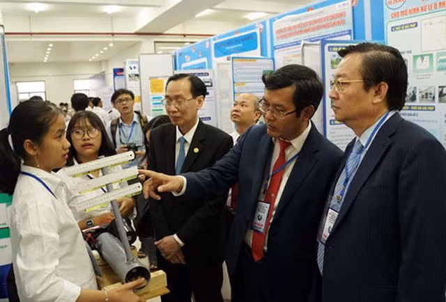 Phụ huynh nghi ngờ việc chấm thẩm định cuộc thi khoa học kỹ thuật năm học 2018-2019 chưa khách quan (Ảnh: moet.gov.vn)