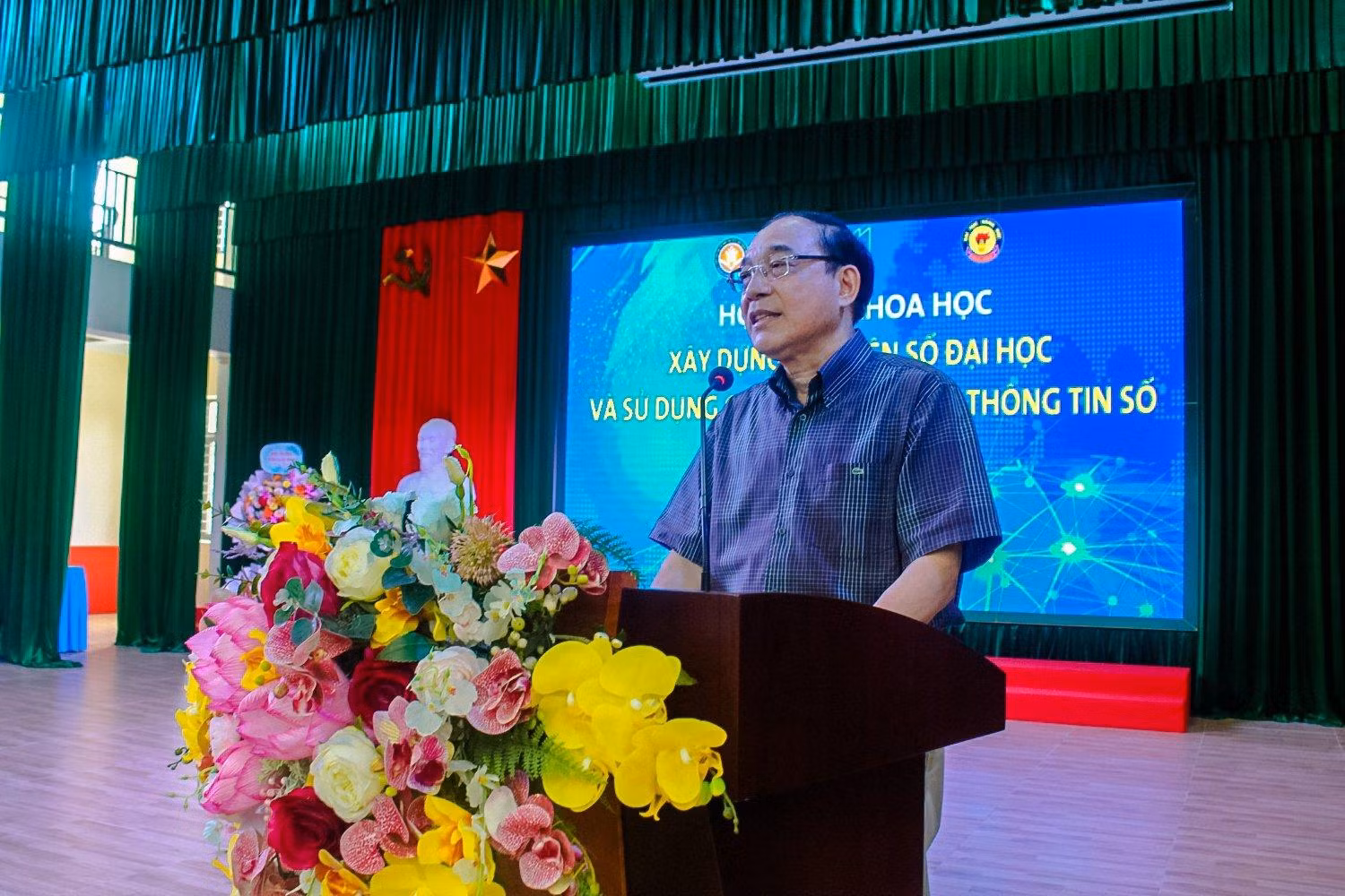 Tham dự Hội thảo có ông Nguyễn Huy Chương, Chủ tịch Liên chi hội Thư viện các trường đại học khu vực phía Bắc Tham dự Hội thảo có ông Nguyễn Huy Chương, Chủ tịch Liên chi hội Thư viện các trường đại học khu vực phía Bắc