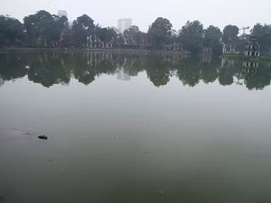 Nhìn toàn cảnh thấy được cả Tháp Rùa