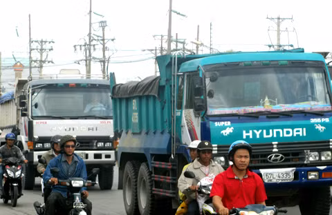Sắp tới, các phương tiện qua quốc lộ 1A đoạn Bình Chánh - Trung Lương sẽ phải đóng phí từ 15.000-100.000 mỗi lượt để hoàn vốn cho cao tốc TP HCM - Trung Lương và điều phối giao thông. Ảnh: H.C.