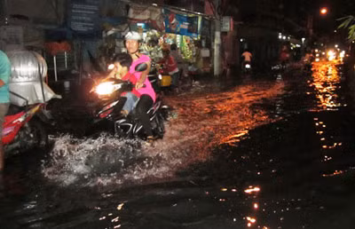 Các phương tiện “bì bõm” trong nước