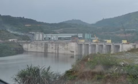 Dân hoang mang vì nứt đập thủy điện ảnh 2 Dân hoang mang vì nứt đập thủy điện, Tin tức trong ngày, nut dap thuy dien, thuy dien song tranh, thuy dien, ngap, ho thuy dien, bao, tin tuc, tin hot, tin hay