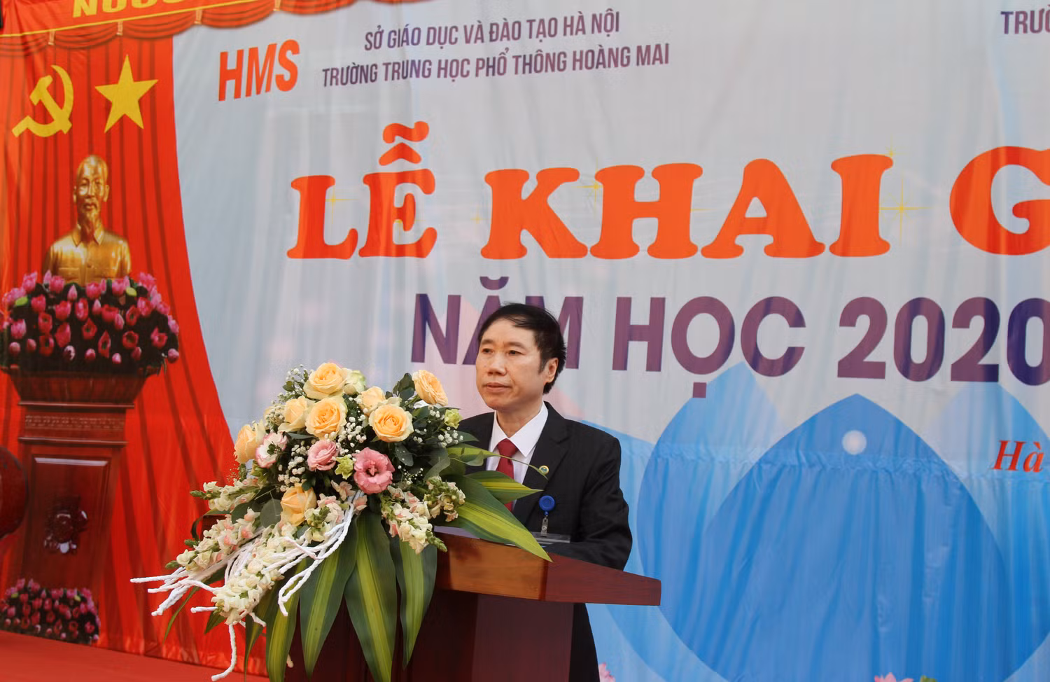 Phó Giáo sư - Tiến sĩ - Nhà giáo ưu tú Ngô Kim Khôi – Hiệu trưởng nhà trường phát biểu khai giảng năm học mới. Ảnh: VP