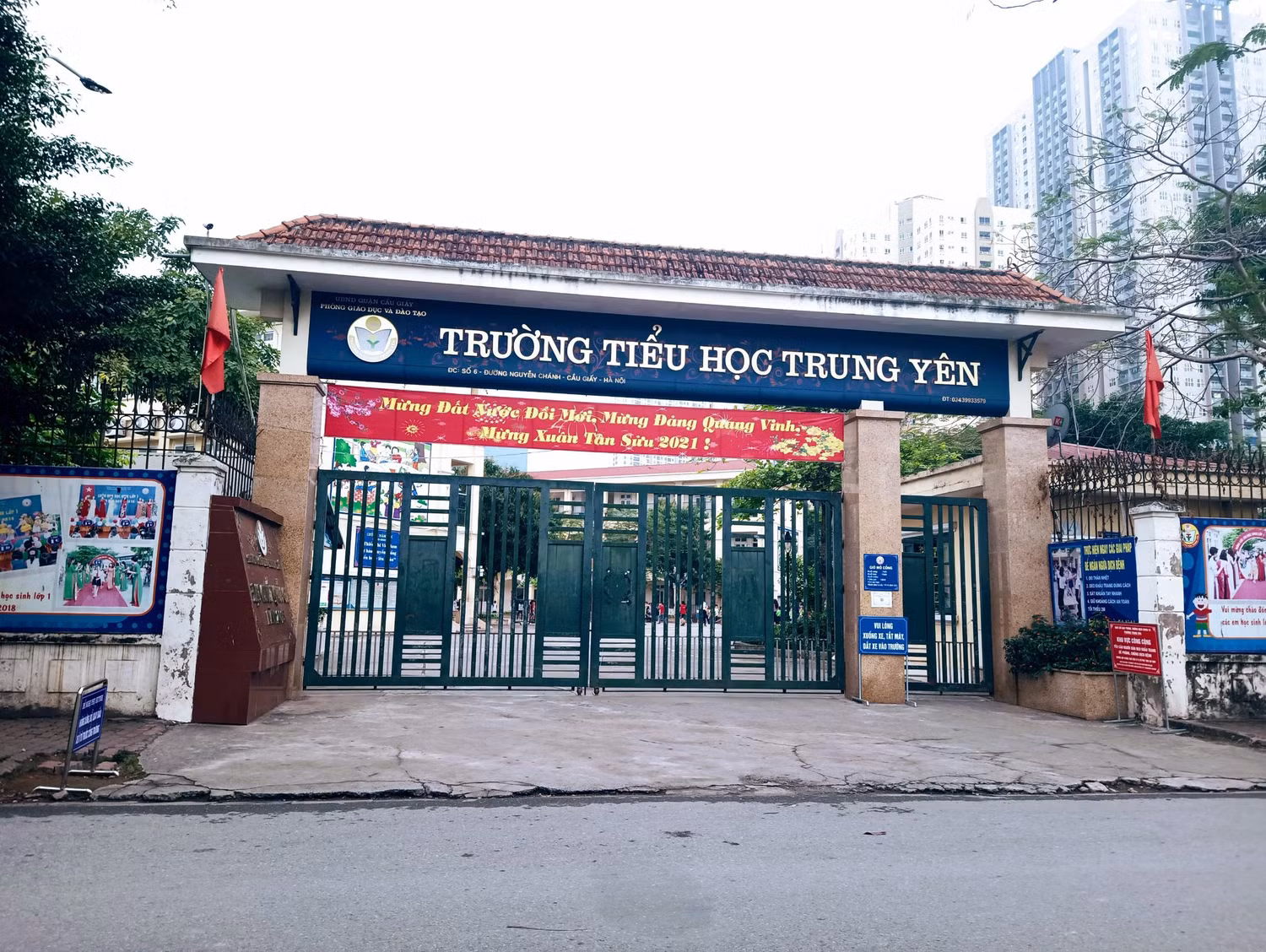 Phụ huynh phản ánh việc Trường Tiểu học Trung Yên chuyển công năng phòng bảo vệ thành căng tin và thu phí dọn dẹp vệ sinh sai quy định (Ảnh: Phạm Minh) Phụ huynh phản ánh việc Trường Tiểu học Trung Yên chuyển công năng phòng bảo vệ thành căng tin và thu phí dọn dẹp vệ sinh sai quy định (Ảnh: Phạm Minh)