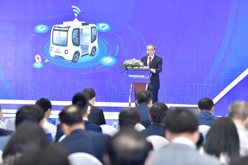 Ông Phan Tâm - Phó Bí thư Ban Cán sự Đảng, Thứ trưởng Bộ Thông tin và Truyền thông đánh giá cao những nỗ lực đổi mới sáng tạo của tập đoàn Phenikaa