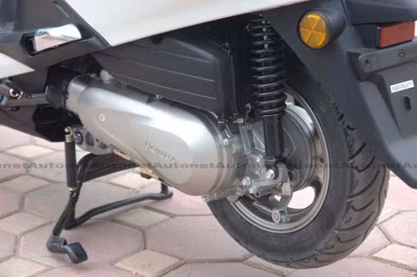 Honda SCR110 sử dụng động cơ xăng, 4 kỳ, 1 xi-lanh, cam đơn, làm mát bằng dung dịch rất giống với động cơ của phiên bản Honda Click mới được ra mắt. Để tăng độ an toàn SCR110 còn được sử dụng hệ thống phanh giằng CBS hiện đại. Ngoài ra Honda SCR110 còn sử dụng hệ thống phun xăng điện tử PGM-FI giúp cho xe vận hành ổn định và tiết kiệm nhiên liệu.