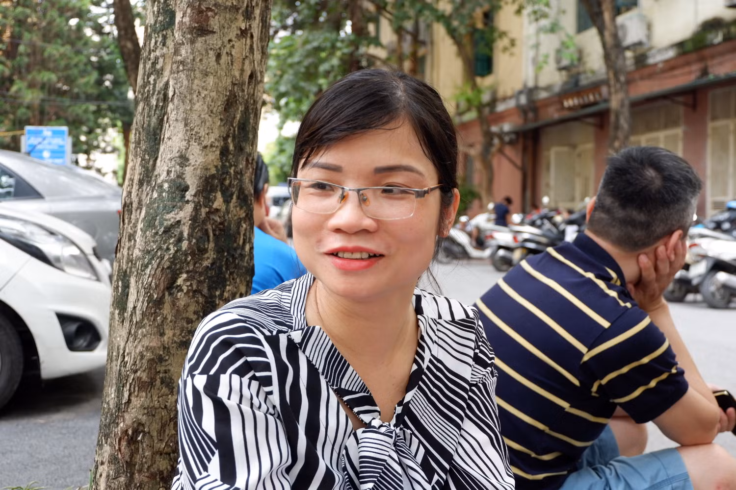 Cô Linh không lo lắng về môn chuyên nhưng lại lo lắng với bài thi môn Văn của con. Ảnh: Quỳnh Trang