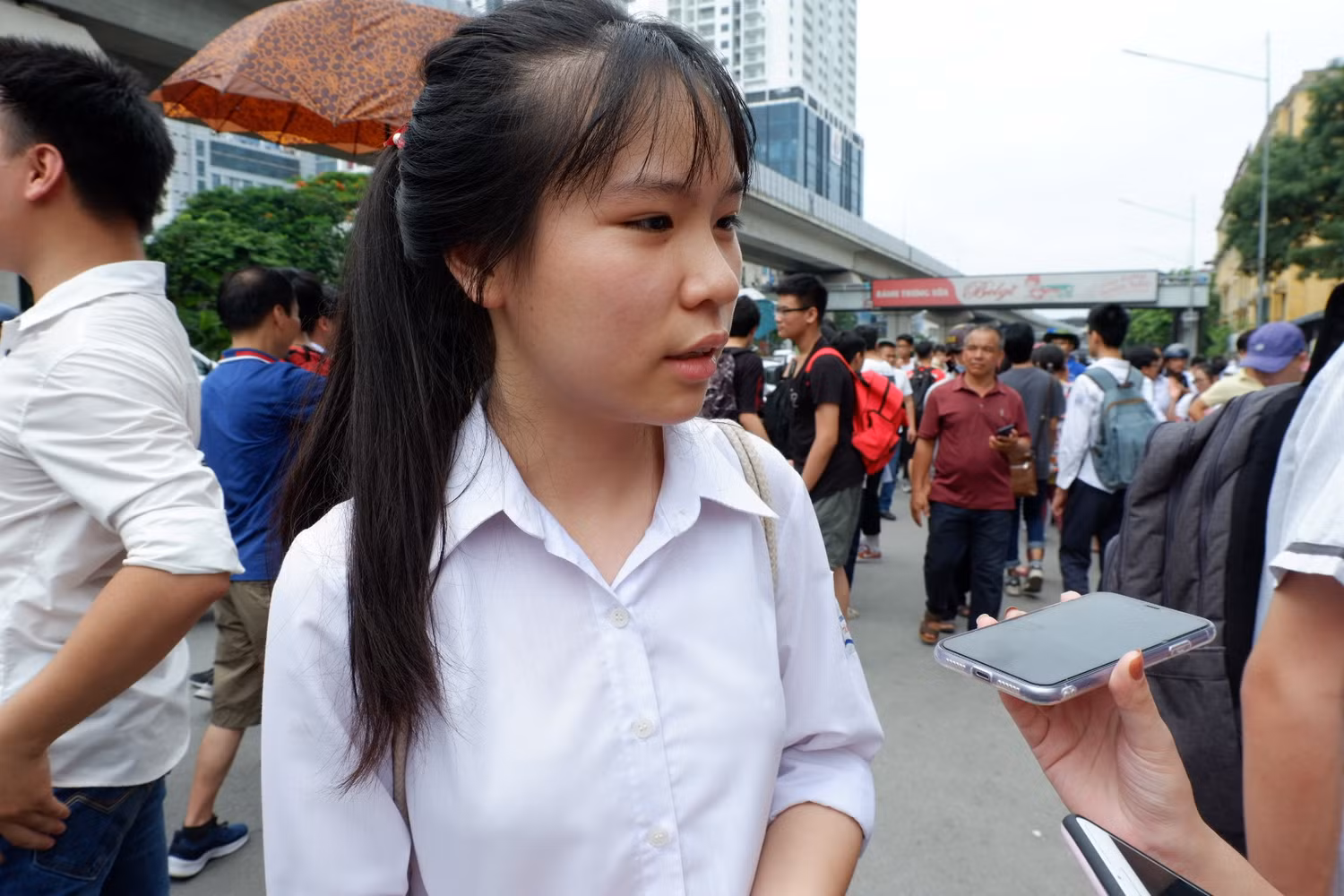 Thi sinh Kiều Nguyệt Thu cho rằng đề Văn chuyên Tự Nhiên không quá khó. Ảnh: Nguyễn Huyền