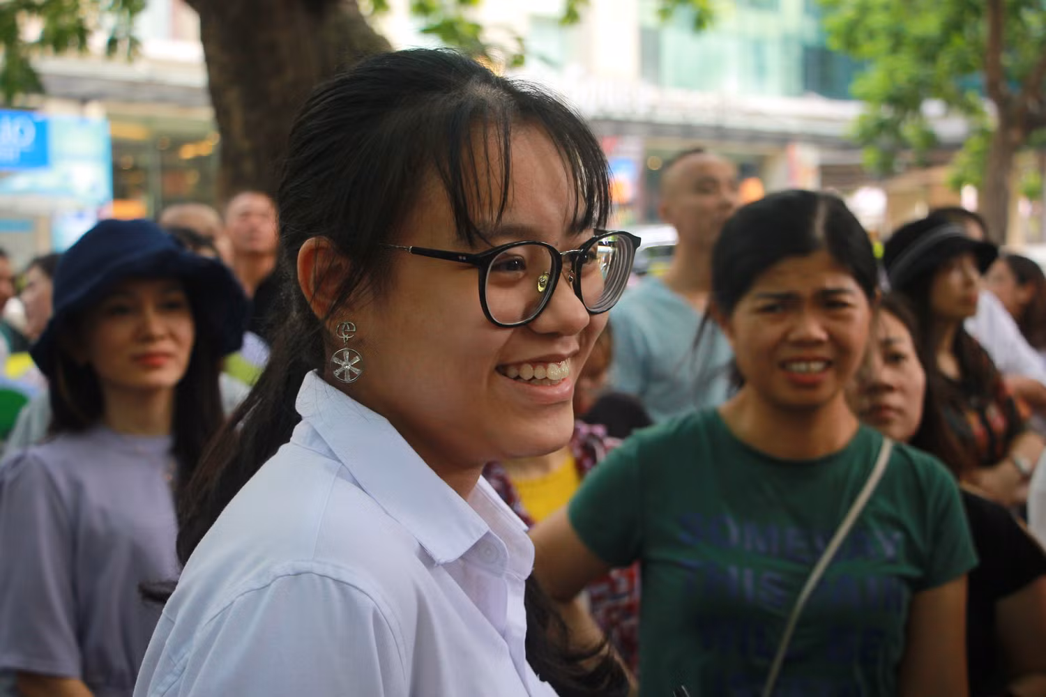 Thí sinh vui mừng vì làm bài thi tốt. Thí sinh vui mừng vì làm bài thi tốt.