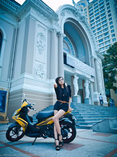 Sản phẩm có 07 màu với 04 màu cho phiên bản tiêu chuẩn và 03 màu cho phiên bản RC. Nouvo SX đã chính thức có mặt tại các đại lý Yamaha 3S trên toàn quốc. Sản phẩm có 07 màu với 04 màu cho phiên bản tiêu chuẩn và 03 màu cho phiên bản RC. Nouvo SX đã chính thức có mặt tại các đại lý Yamaha 3S trên toàn quốc.