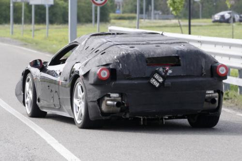 Theo thông tin từ ông Amedeo Felisa, giám đốc điều hành của Ferrari, hãng xe hơi Châu Âu mới rò rỉ vài thông tin chi tiết về hậu duệ của siêu xe Enzo Ferrari, mẫu xe được sử dụng công nghệ của xe đua công thức 1 thân xe được làm hoàn toàn bằng sợi carbon, hộp số thay đổi liên tục. Theo thông tin từ ông Amedeo Felisa, giám đốc điều hành của Ferrari, hãng xe hơi Châu Âu mới rò rỉ vài thông tin chi tiết về hậu duệ của siêu xe Enzo Ferrari, mẫu xe được sử dụng công nghệ của xe đua công thức 1 thân xe được làm hoàn toàn bằng sợi carbon, hộp số thay đổi liên tục.