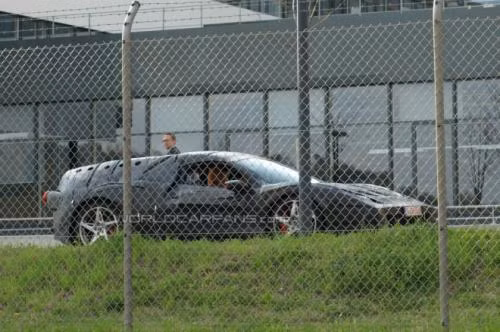 Năng lượng của pin sẽ được cung cấp bởi Sam Sung Electronic được Ferrari lắp ráp thành gói pin riêng.