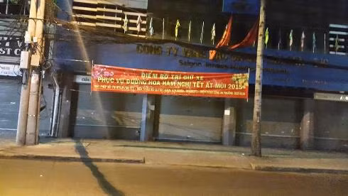 TP.HCM khuyến cáo người dân nên gửi xe vào các bãi có thông báo, niêm yết giá khi đến chơi xuân ở đường hoa Hàm Nghi (Ảnh: T.P) TP.HCM khuyến cáo người dân nên gửi xe vào các bãi có thông báo, niêm yết giá khi đến chơi xuân ở đường hoa Hàm Nghi (Ảnh: T.P)