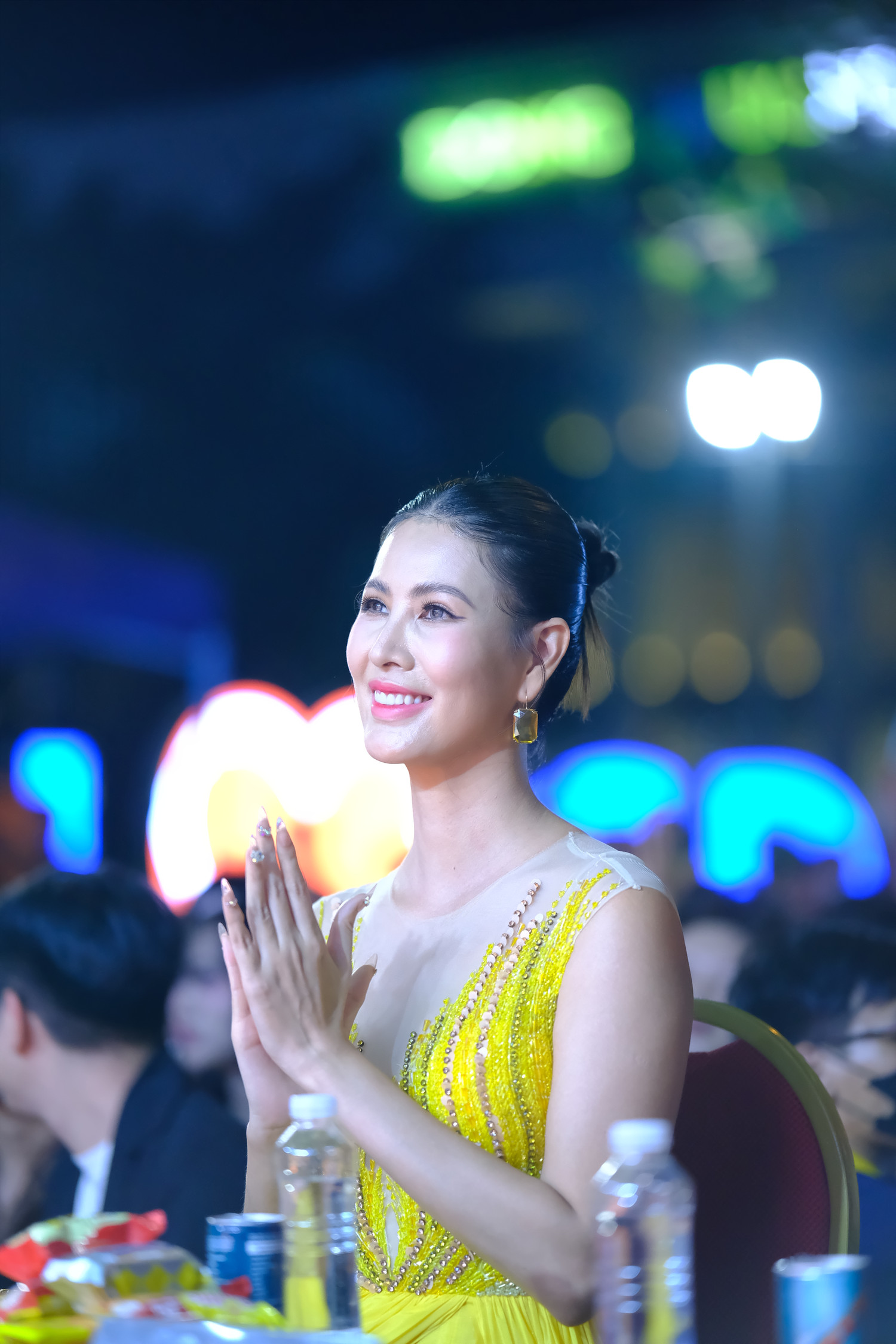 Á hậu Thanh Hoài đánh giá cao phần thể hiện của các thí sinh.JPG