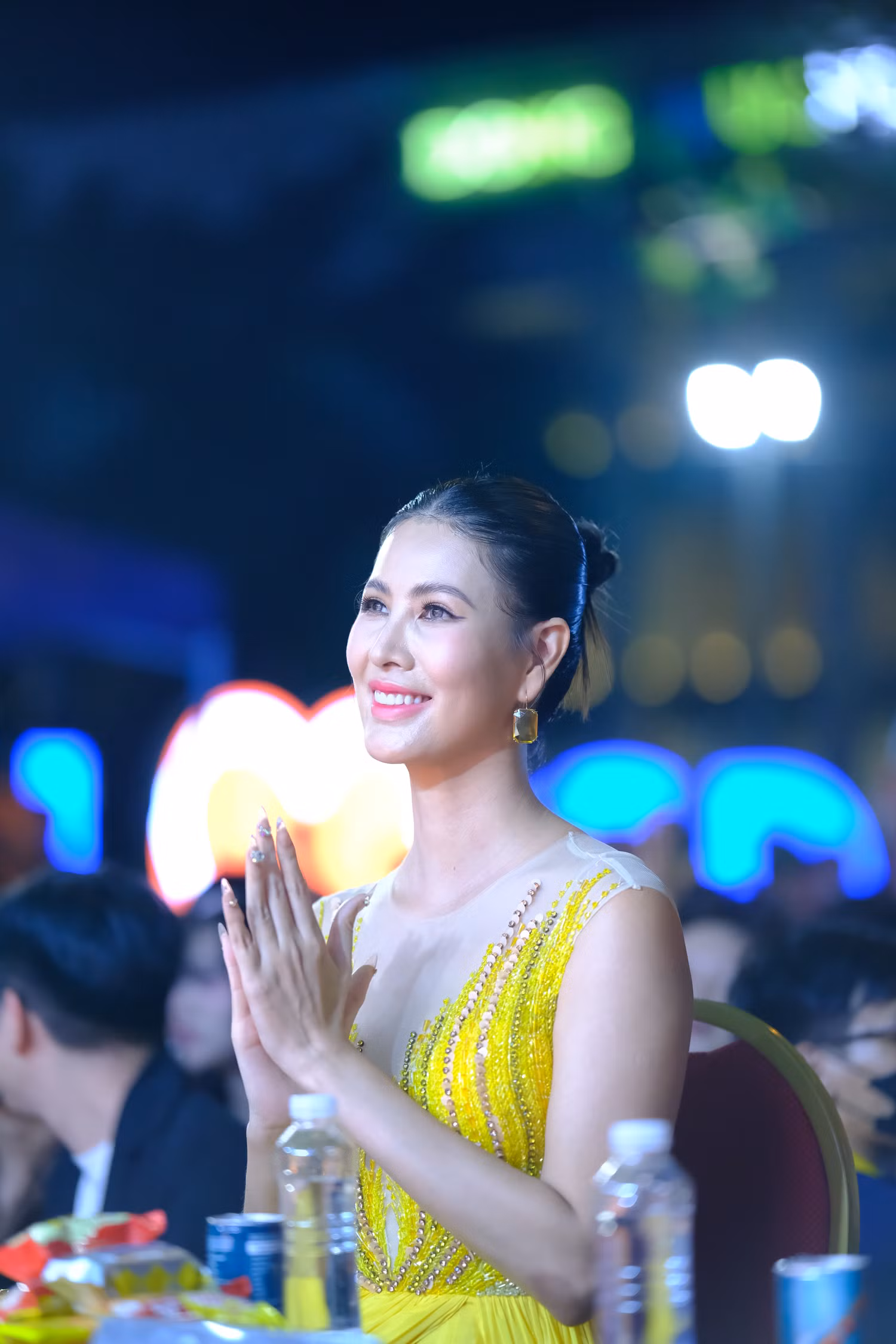 Á hậu Thanh Hoài đánh giá cao phần thể hiện của các thí sinh.JPG