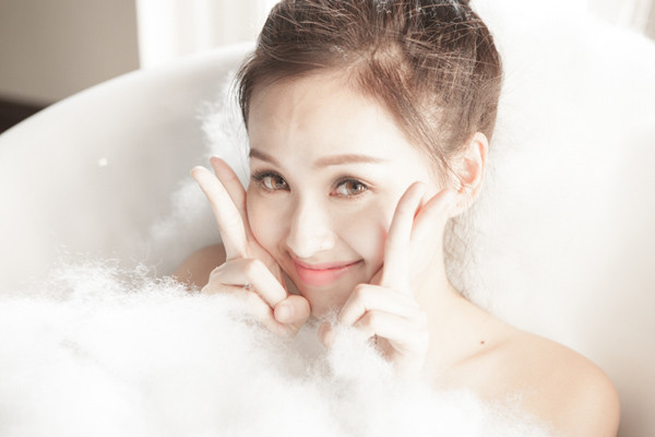 Có lúc cũng rất xì tin, nhí nhảnh.
