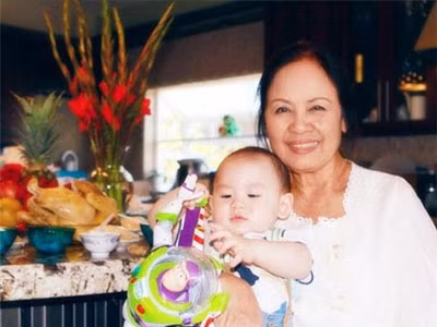 Nghệ sĩ Lưu Nga và con trai út của Bằng Kiều - Trizzie.