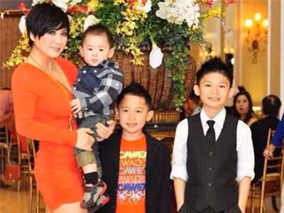 Phương Trinh vẫn rất gợi cảm dù đã là bà mẹ ba con.