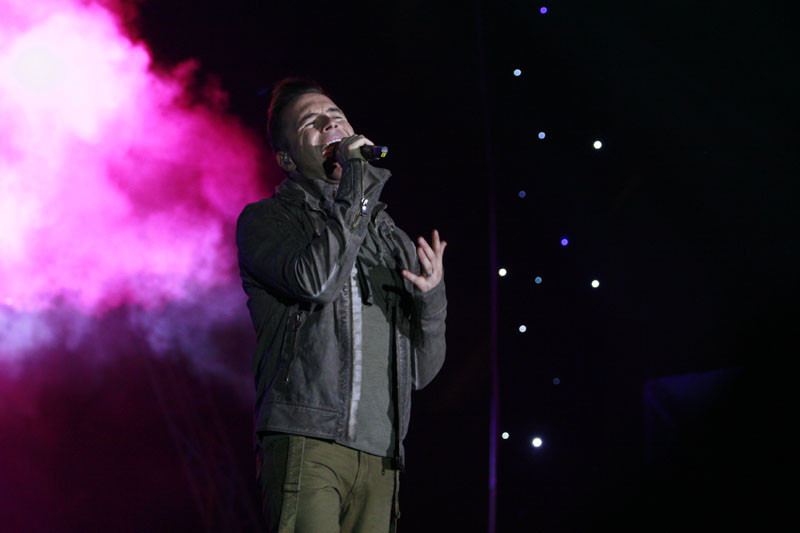 Shane là giọng ca chính của Westlife và anh luôn là người rất biết cách lôi kéo fan với giọng hát tuyệt vời của mình