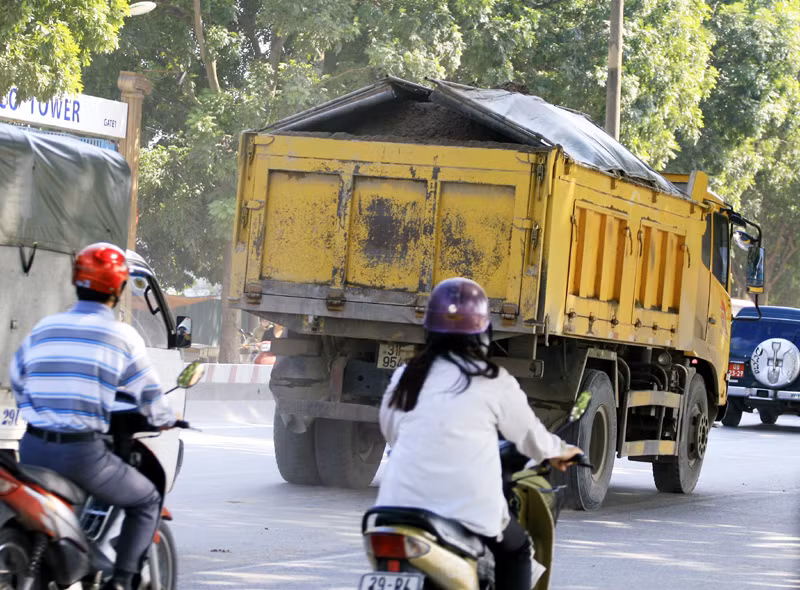 Những đống cát này được che đậy rất đơn giản