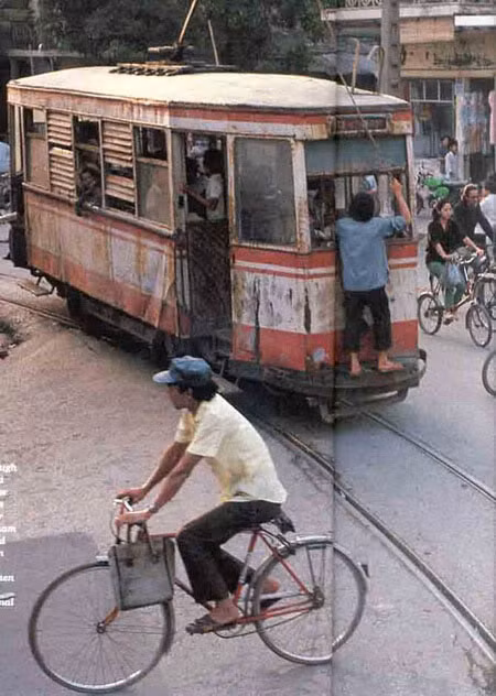 Ngày nay, những hình ảnh này đã không còn giữa chốn Hà Thành ngày càng đông đúc, ngột ngạt với khói bụi và ách tắc.