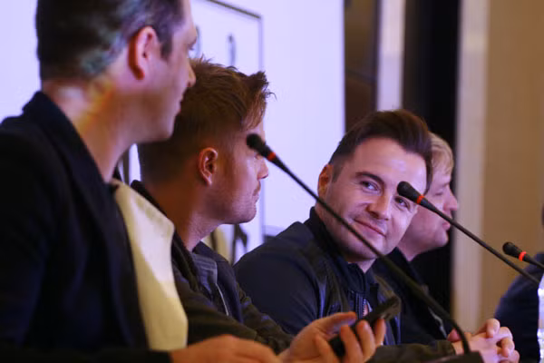 4 thành viên của Westlife không ngại mưa bão để đến với Việt Nam và sẵn sàng trình diễn hết mình
