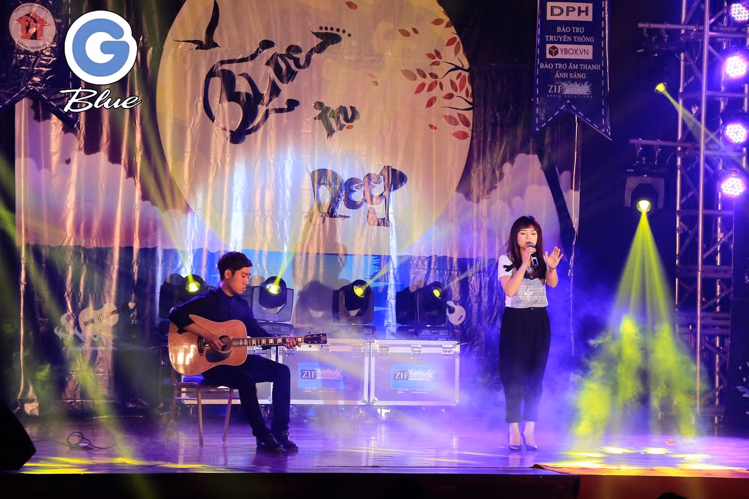 Ca sĩ "Chuồn chuồn ớt" Ngọc Khuê đã đem đến những bài hát thật nhẹ nhàng, đáng yêu như chính vẻ ngoài của chị vậy.