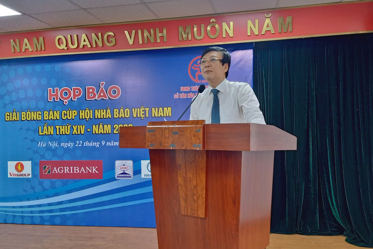 Nhà báo Hồ Quang Lợi, Phó Chủ tịch Thường trực Hội Nhà báo Việt Nam, Trưởng Ban Tổ chức Giải Bóng bàn Cúp Hội Nhà báo phát biểu tại cuộc họp. Ảnh: Phạm Minh Nhà báo Hồ Quang Lợi, Phó Chủ tịch Thường trực Hội Nhà báo Việt Nam, Trưởng Ban Tổ chức Giải Bóng bàn Cúp Hội Nhà báo phát biểu tại cuộc họp. Ảnh: Phạm Minh