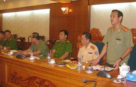 Đại tá Nguyễn Huỳnh Trảng (ảnh phải) tại cuộc họp báo. Ảnh: Quốc Huy Đại tá Nguyễn Huỳnh Trảng (ảnh phải) tại cuộc họp báo. Ảnh: Quốc Huy