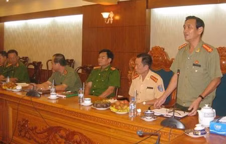 Đại tá Nguyễn Huỳnh Trảng (ảnh phải) tại cuộc họp báo. Ảnh: Quốc Huy Đại tá Nguyễn Huỳnh Trảng (ảnh phải) tại cuộc họp báo. Ảnh: Quốc Huy