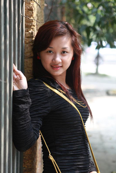 Sinh ra và lớn lên trên mảnh đất Sơn La, nên Yến Linh đã để lại cho những người bạn ở Hà Nội, hay trên các sàn diễn một ấn tượng mạnh về một cô gái Sơn La.