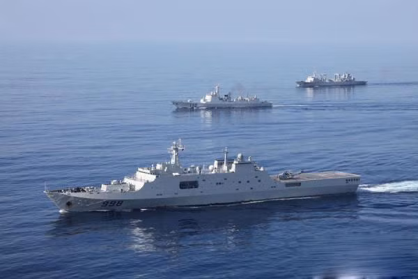 Hạm đội Nam Hải trong một cuộc tập trận đánh chiếm đảo năm 2013 (nguồn: military.dwnews.com)