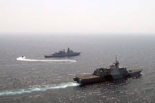 Tàu tuần duyên USS Freedom hiện triển khai ở căn cứ Changi, Singapore, đã tham gia diễn tập Carat 2013 với Philippines. Tàu tuần duyên USS Freedom hiện triển khai ở căn cứ Changi, Singapore, đã tham gia diễn tập Carat 2013 với Philippines.