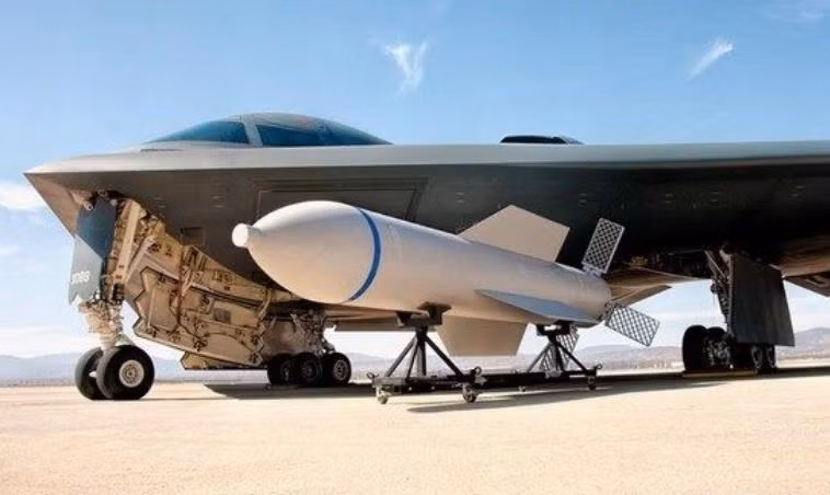 Bom xuyên phá GBU-57 thường sử dụng cho máy bay ném bom B-52, còn việc sử dụng cho máy bay ném bom B-2 ít thấy xuất hiện Bom xuyên phá GBU-57 thường sử dụng cho máy bay ném bom B-52, còn việc sử dụng cho máy bay ném bom B-2 ít thấy xuất hiện