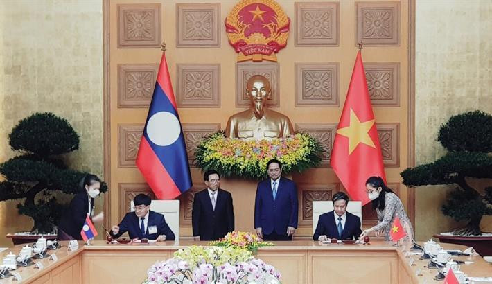 Bộ trưởng Bộ Giáo dục và Đào tạo Việt Nam Nguyễn Kim Sơn và Bộ trưởng Bộ Giáo dục và Thể thao Lào Phout Simmalavong đã ký kết Kế hoạch hợp tác về giáo dục năm 2022 (ảnh: Bộ Giáo dục và Đào tạo) Bộ trưởng Bộ Giáo dục và Đào tạo Việt Nam Nguyễn Kim Sơn và Bộ trưởng Bộ Giáo dục và Thể thao Lào Phout Simmalavong đã ký kết Kế hoạch hợp tác về giáo dục năm 2022 (ảnh: Bộ Giáo dục và Đào tạo)
