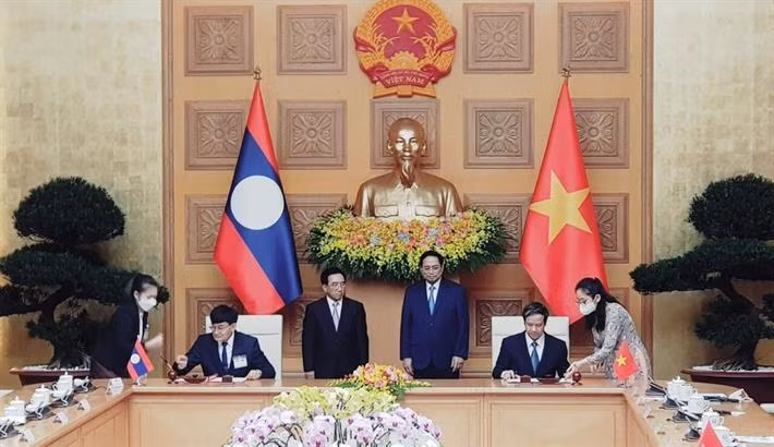Bộ trưởng Bộ Giáo dục và Đào tạo Việt Nam Nguyễn Kim Sơn và Bộ trưởng Bộ Giáo dục và Thể thao Lào Phout Simmalavong đã ký kết Kế hoạch hợp tác về giáo dục năm 2022 (ảnh: Bộ Giáo dục và Đào tạo) Bộ trưởng Bộ Giáo dục và Đào tạo Việt Nam Nguyễn Kim Sơn và Bộ trưởng Bộ Giáo dục và Thể thao Lào Phout Simmalavong đã ký kết Kế hoạch hợp tác về giáo dục năm 2022 (ảnh: Bộ Giáo dục và Đào tạo)