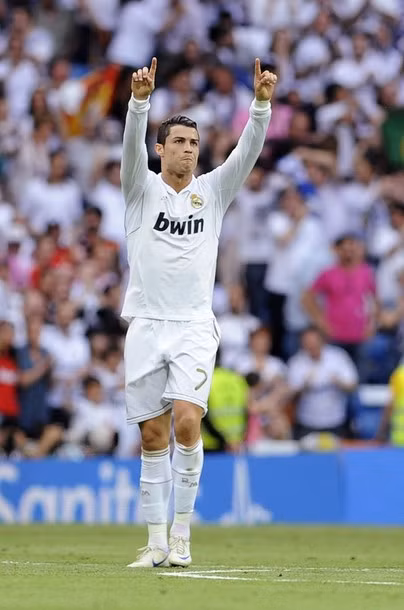 Ronaldo kết thúc mùa giải với 60 bàn thắng trên tất cả các mặt trận. Ronaldo kết thúc mùa giải với 60 bàn thắng trên tất cả các mặt trận.