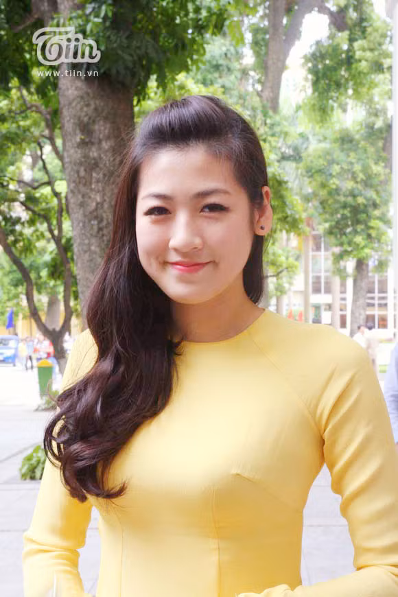 Sáng 14/9, Á hậu Việt Nam 2012 Dương Tú Anh đã tham gia lễ khai giảng năm học mới của trường Học viện Báo chí và Tuyên truyền cùng với các sinh viên khác trong trường. Sáng 14/9, Á hậu Việt Nam 2012 Dương Tú Anh đã tham gia lễ khai giảng năm học mới của trường Học viện Báo chí và Tuyên truyền cùng với các sinh viên khác trong trường.