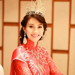 Tuy nhiên, theo phản ánh của nhiều bạn học cùng lớp với đương kim Hoa hậu Việt Nam Đặng Thu Thảo, cô chưa hề tham gia kỳ thi tốt nghiệp trung cấp và chưa phải là sinh viên hệ cao đẳng. Xem chi tiết.(Theo giaoduc.net)