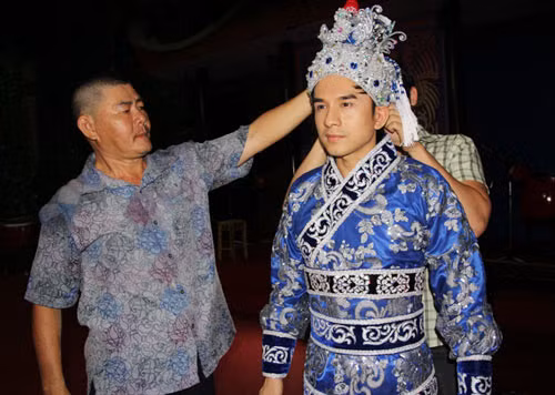 Anh Bo điển trai ngay cả khi diện trang phục thời cổ.