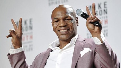 Mike Tyson trong chuyến thăm Hồng Kông Mike Tyson trong chuyến thăm Hồng Kông