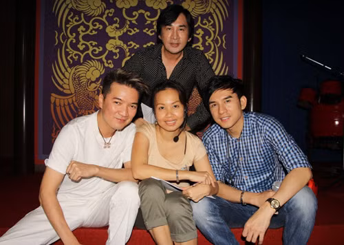 Trong liveshow Tự tình quê hương 3 sắp diễn ra của nữ ca sỹ Cẩm Ly, vở tuồng cổ cải lương Loan Phụng hòa minh đóng cùng Mr. Đàm, Kim Tử Long và Đan Trường được xem là điểm nhấn và cũng là tiết mục có mức độ đầu tư nhiều nhất.