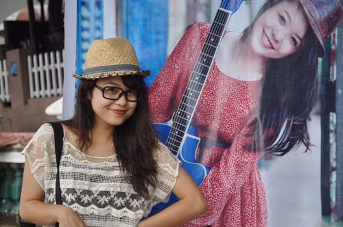 Còn Thái Trinh cho biết đây là lần đầu tiên cô đến Vũng Tàu diễn và bất ngờ khi thấy khán giả cổ vũ cho mình quá nhiệt tình. Họ vẫn còn nhận ra Thái Trinh với ca khúc The show nổi đình nổi đám trên Youtube 3 năm trước khiến cô vui sướng.