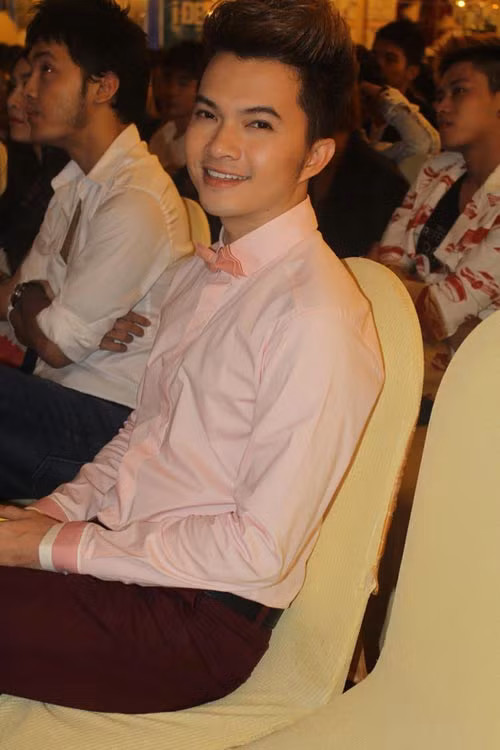 Nam Cường lịch lãm đi dự tiệc.