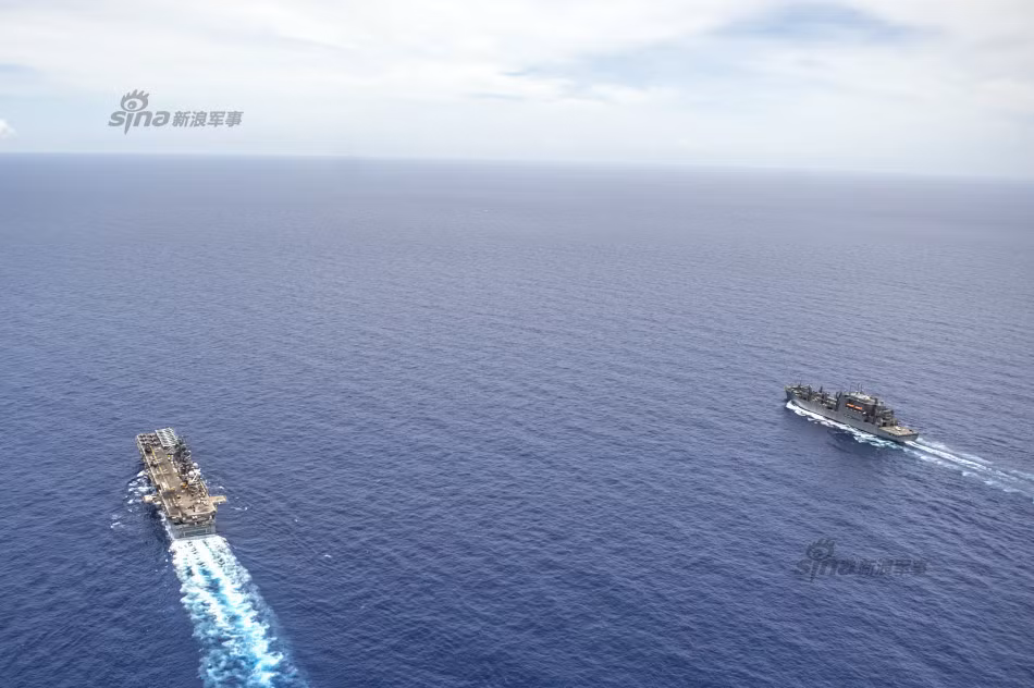 Biên đội tàu tấn công đổ bộ USS Bonhomme Richard LHD-6 và tàu đổ bộ Ashland Mỹ
