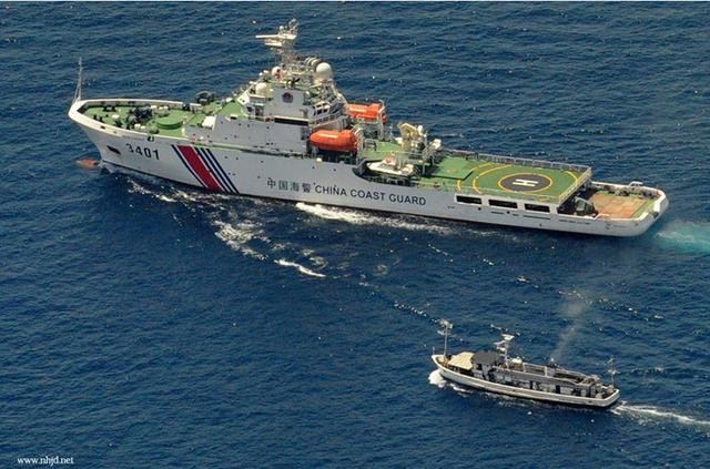 Philippines coi Cảnh sát biển Trung Quốc ở Biển Đông (tàu lớn trong hình) là bọn cướp có vũ trang. Trên thực tế, Trung Quốc cũng nhiều lần ăn cướp tài sản, của ngư dân Việt Nam khi đánh bắt ở vùng biển quần đảo Hoàng Sa, định ăn cướp dầu khí ở vùng biển chủ quyền của Việt Nam trong năm 2014, đã cướp quần đảo Hoàng Sa và một phần quần đảo Trường Sa của Việt Nam vào các năm 1956, 1974, 1988, 1995..., đã cướp bãi cạn Scarborough từ tay Philippines vào năm 2012... Vừa qua, Nhật Bản và Philippines đã tiến hành tập trận chống cướp biển ở Biển Đông. Philippines coi Cảnh sát biển Trung Quốc ở Biển Đông (tàu lớn trong hình) là bọn cướp có vũ trang. Trên thực tế, Trung Quốc cũng nhiều lần ăn cướp tài sản, của ngư dân Việt Nam khi đánh bắt ở vùng biển quần đảo Hoàng Sa, định ăn cướp dầu khí ở vùng biển chủ quyền của Việt Nam trong năm 2014, đã cướp quần đảo Hoàng Sa và một phần quần đảo Trường Sa của Việt Nam vào các năm 1956, 1974, 1988, 1995..., đã cướp bãi cạn Scarborough từ tay Philippines vào năm 2012... Vừa qua, Nhật Bản và Philippines đã tiến hành tập trận chống cướp biển ở Biển Đông.